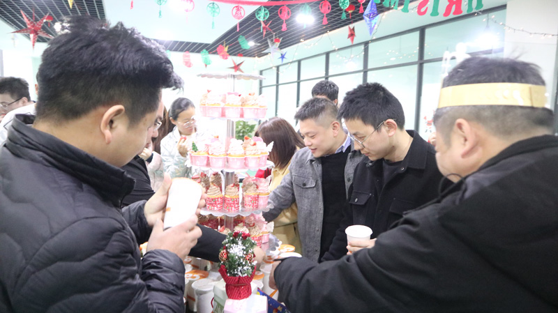 繽紛平安夜，歡樂圣誕節(jié) | 寶開舉辦第四季度員工集體生日會